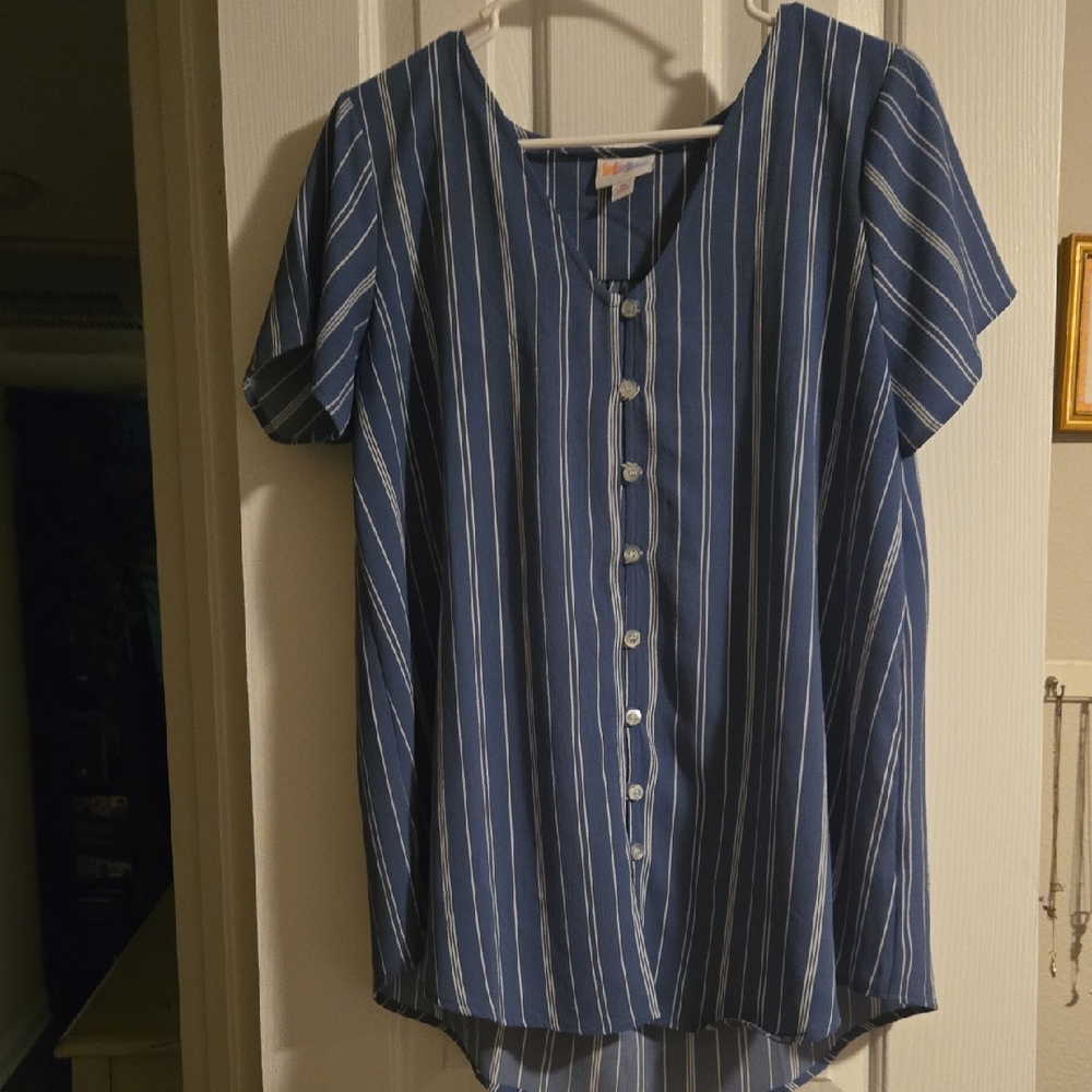 LulaRoe Shannah Button-Front Short Sleeve  Top-Med
